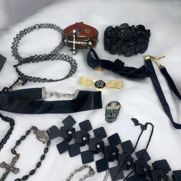 Gothic Jewelry Bundle Crosses Chokers Bracelets Earrings Skulls 50+ - Picture 4 of 15